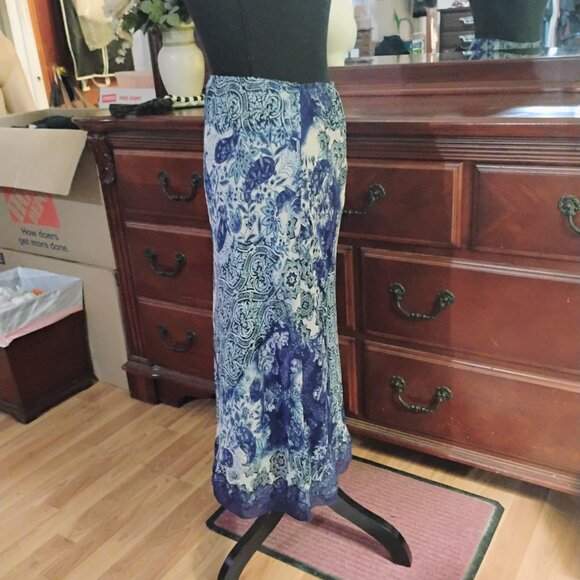 Blue Floral Patterned Skirt with Laced Hemline - Picture 4 of 5